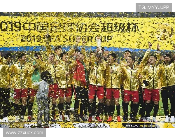 中国足球超级联赛新赛季揭幕战精彩上演 热门球队争夺冠军荣耀